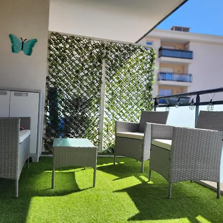 Apartment Beau Studio, Terrasse, Proche Tramway *